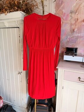 Max Mara Red Long-Sleeve Pleated Midi Dress - Elegant Everyday